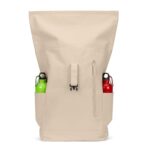 Sac à dos beige avec deux gourdes colorées